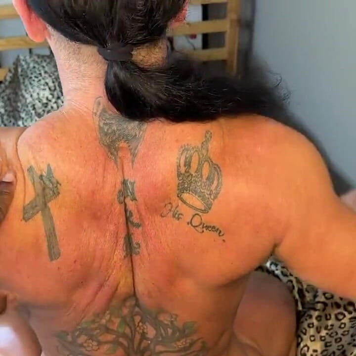 Muscle Goddess Kandylegs Does Some Hard Flexing for Cj Live in Person