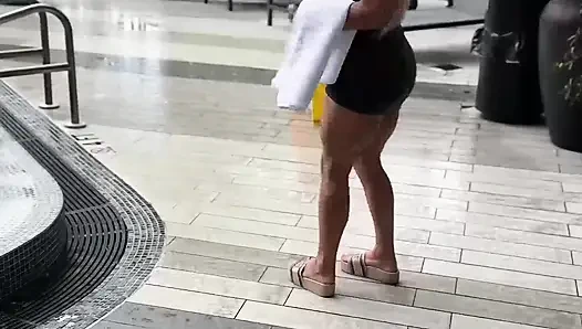 Zinde sarışın Denise Anders harika bir egzersiz yapıyor