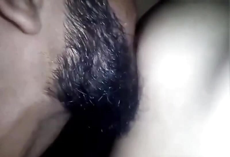 Perfeita indiana menina peituda chupando e fodendo por meio-irmão