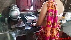 Sonali中的红色纱丽厨房性爱（官方视频来自villagesex91）
