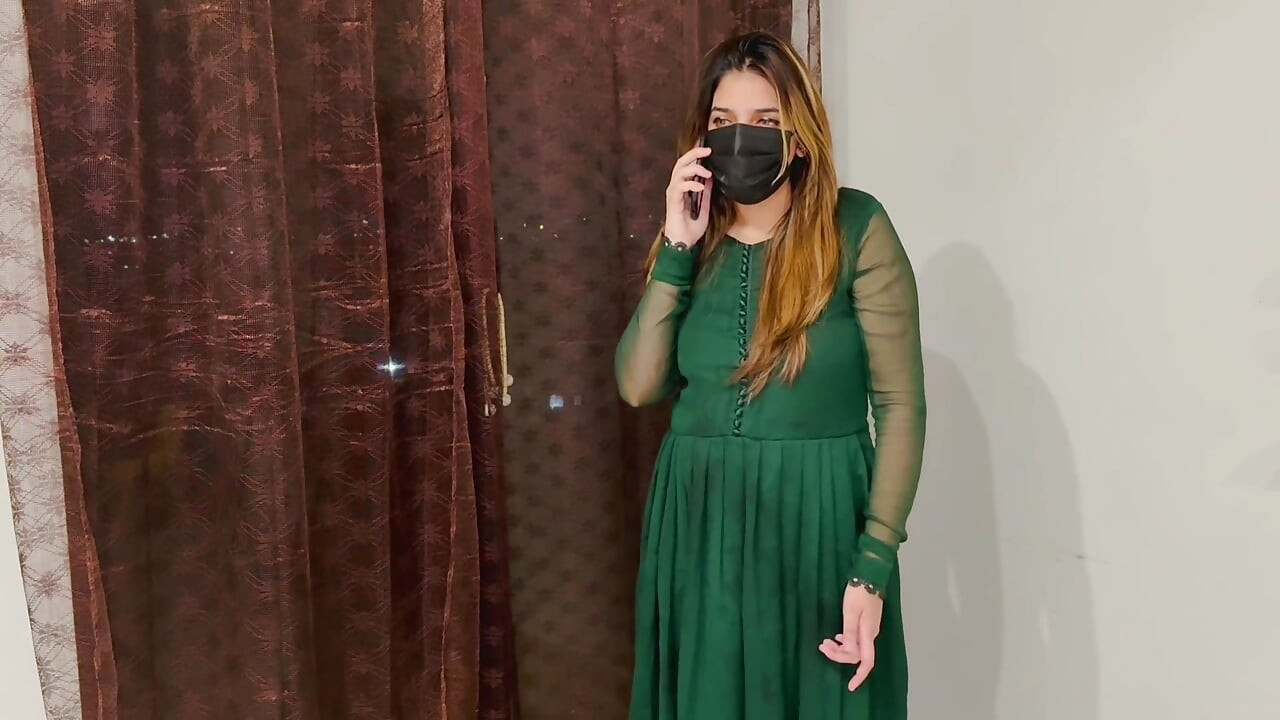 رئیس شوهرم به من فرصتی می ده که نمی تونم رد کنم ولی مثل یه فاحشه منو می کنه