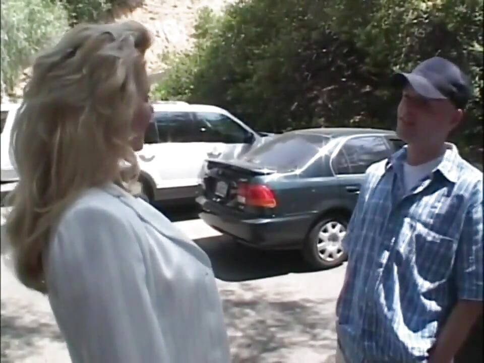 Sexy grandi tette milf lecca figa figa cazzo in giardino