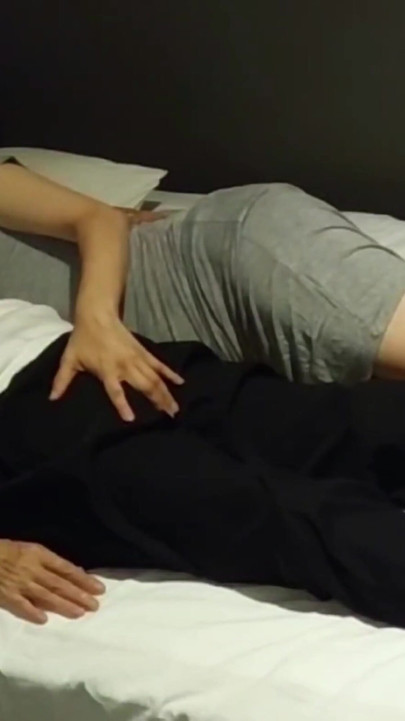 Uncensored: Sex with the Sexy Body of a 40-year-old Woman in Her Prime, Handjob Tonight to Keep Her From Cumming!!