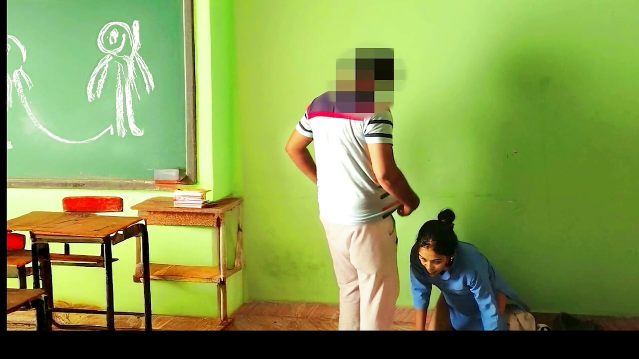 Colegiala india follada por el culo con una polla grande