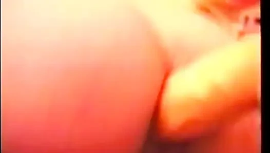 Hengst und schlampe bekommen im heißen mmf bisexuellen dreier nach blowjob dildo in den arsch