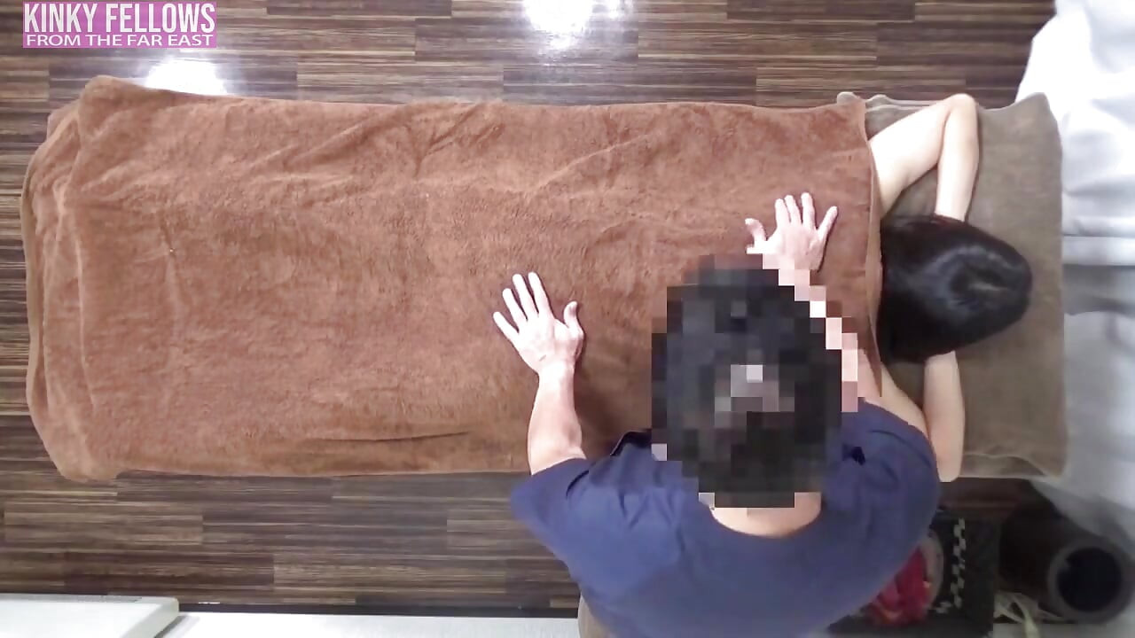 큰 우아함의 귀환: 깊고 따뜻한 밤에 흔들리는 우아한 미녀 - 1부