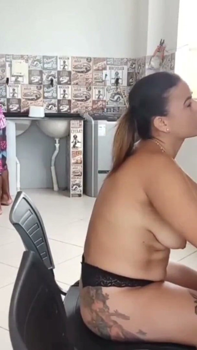 Cheating on his wife while he thought she only thinks about work | Klipp 1