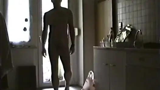 Bulduğum eski videolarda çıplak