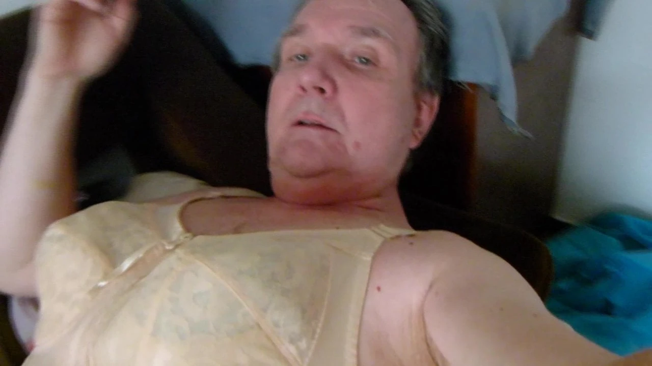 Wichsen im corselett