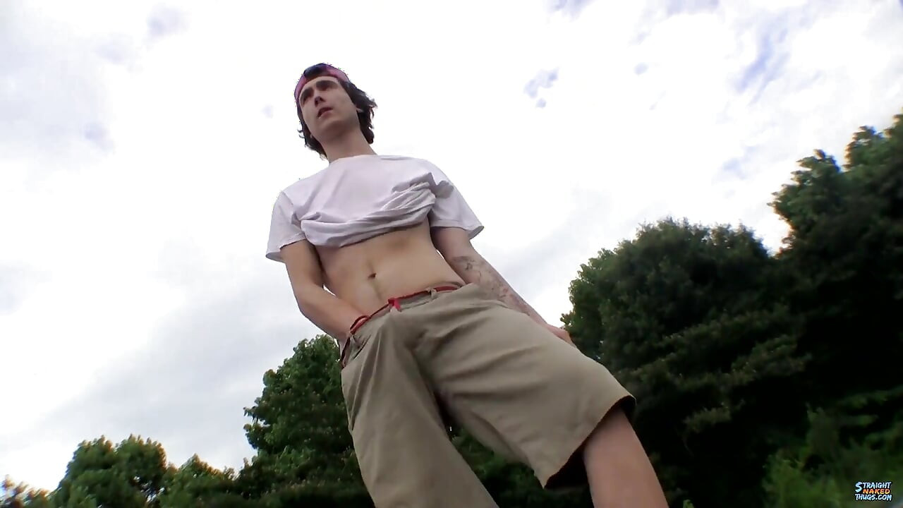 悪い男のショーンがチンコを動かす