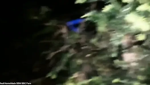 Cewek semok india dientot gaya doggy sampai orgasme di luar ruangan