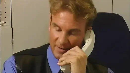 Tombul Latin Ferrari'de Şişman Yarağı Gırtlağına Kadar Alıyor Ve Götünü Tokatlıyor!