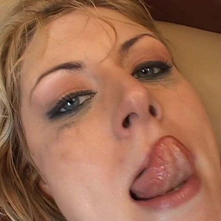 फिशनेट पहनी सुनहरे बालों वाली मर्दखोर की चूत की जोरदार चुदाई - गहरा जोर से चूत में वीर्य