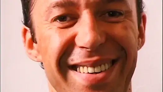 Две возбужденные шлюшки были в азму, когда они увидели два больших члена трахающих их