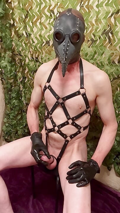 Man In Leather Wanks Hard Lots Of Cum