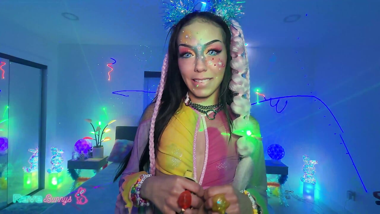Festival Bianca Bangs摩擦Brian Omally直到他填满她的菊花!