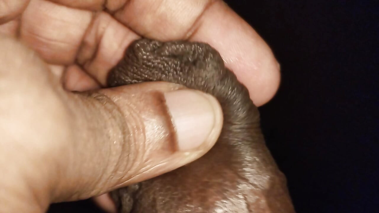 Seducing my best friend's hot mommy by shagging my cock