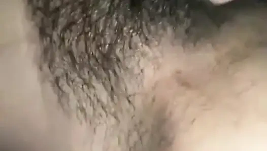 Desi heißes mädchen nimmt bad und fingert sich selbst