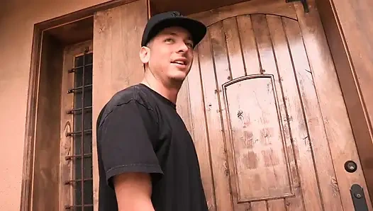 Pelacur muda yang lucu disetubuhi oleh kontol yang terlalu besar