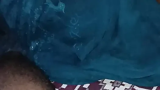 İçtikten sonra eve parti için geldim, kocam gidince beni sikti.