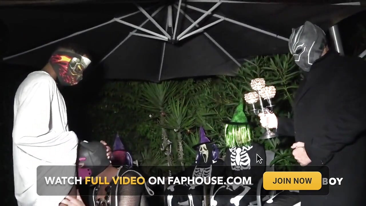 Baisée brutalement pour la nuit d’Halloween