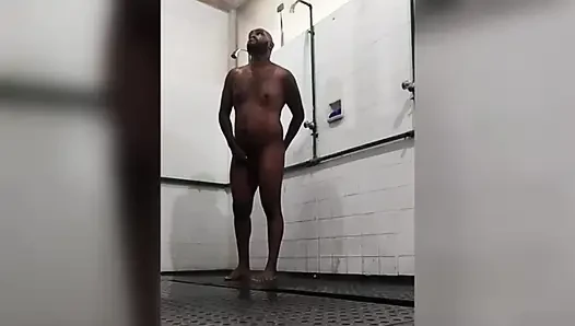 Kulüpte banyo yapmak