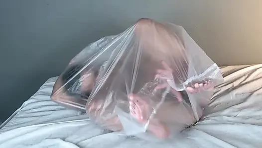 Отчаянная Brath играет в пластике