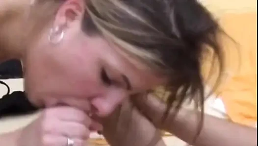 Lubang pelacur nympho dientot lebar-lebar sampai lubangnya menganga lebar