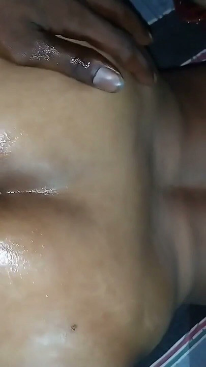 Aaj to bhabhi ne mujhe aapni chudai karwane ke liye khud bol diya bhabhi ko mst tel laga ke chudai kiya big ass | Clip 2