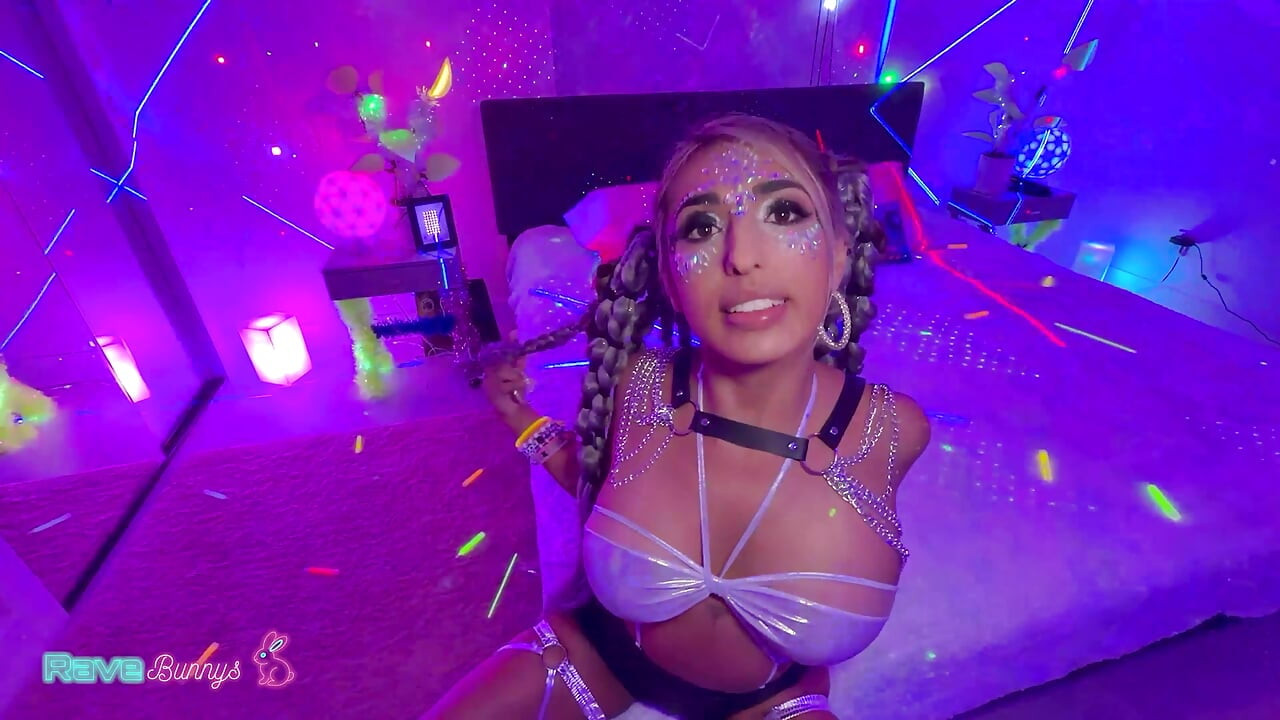 פיצוץ פנים מכסה את לונה אחרי שבריאן מקבל את החישוק שלה ואת הגרון העמוק שלה!