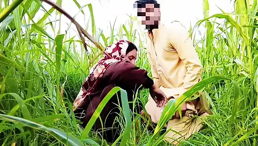 Mamma indiana e figliastro kheton mein choda bahut maja aaya