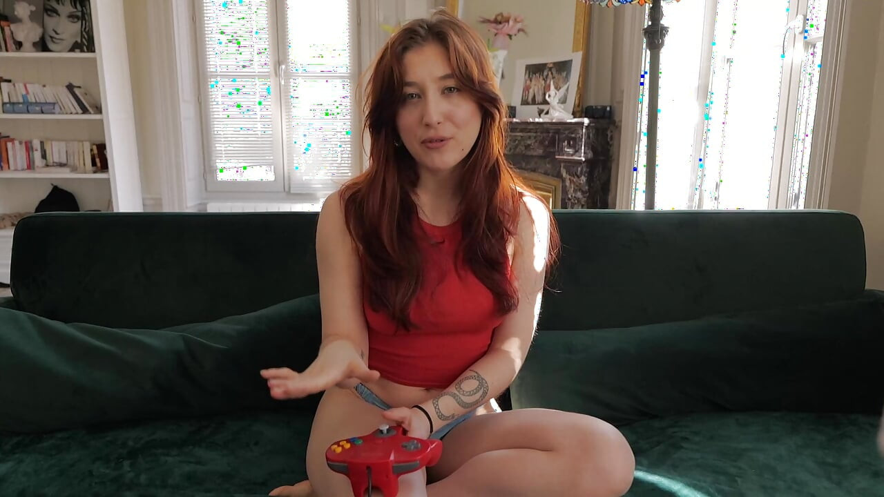 31 talimatı - ateşli kızıl saçlı oda arkadaşın sadece sabah odununuzla oynamak istiyor.