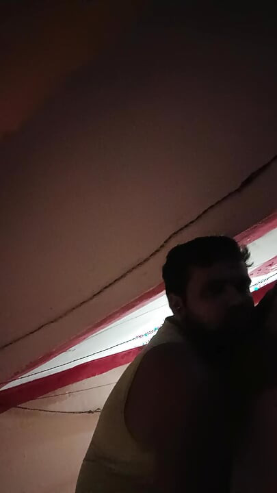Sgrilletta il pene quando i collant non sono bagnati