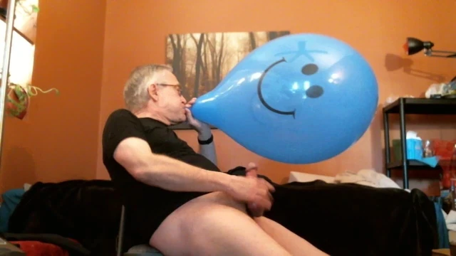 Unload on Smiley Balloon - 2-21 -Balloonbanger
