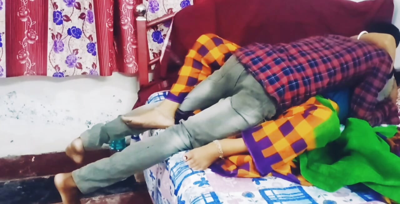 Devar Dá Boas-Vindas à Nova Bhabhi Enfiando o Pau na Buceta Dela