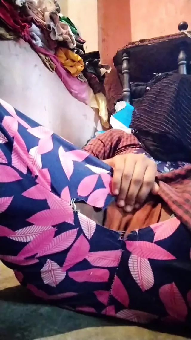 Mallu Bhabhi’s Naughty Pussy Peek Through Dress Hole –  Desi Show