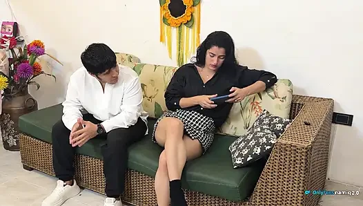 Bosku ngentot aku habis-habisan sambil didengar suamiku di telpon!