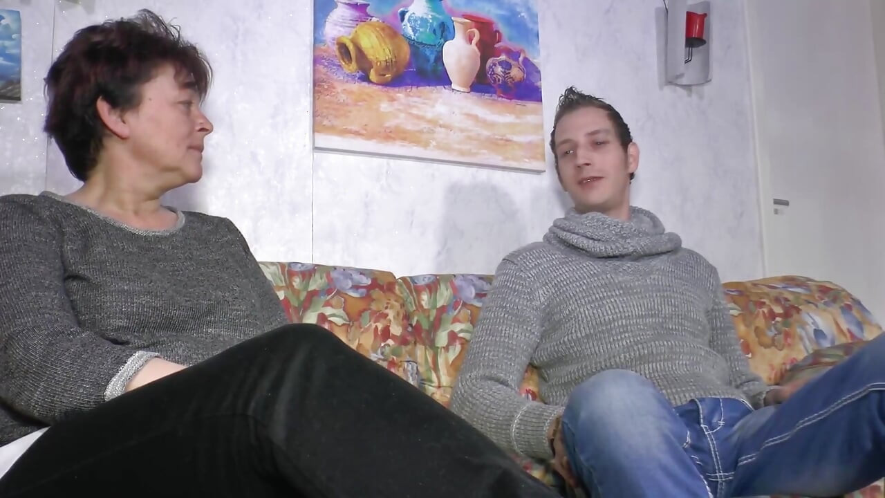 Islak ninelerin sert sikişmeye ihtiyacı var!