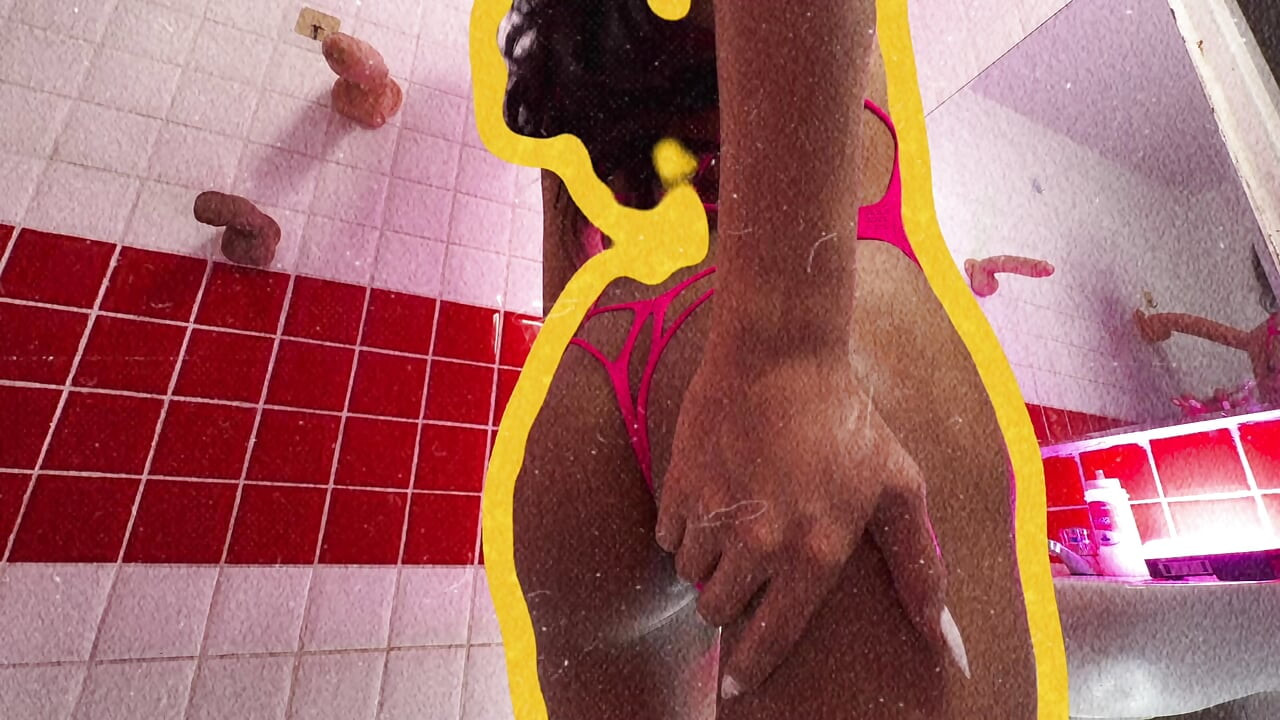 Ladyboy Faafaa Toys Her Anus and Spreads Her Arse.