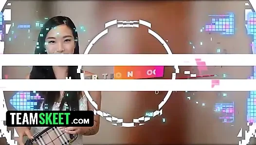 Elle lee si cewek mungil asia dicrot banyak banget setelah dientot habis-habisan
