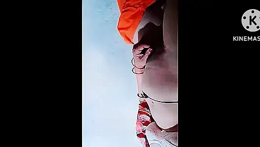 Yalnız bir köyden bir kız, arkadaşım yok, hayatımı yalnızlık içinde geçiriyorum.