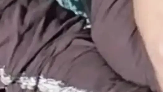 Индийскую дези бхабхи хардкорно трахают как машина с большим хуем