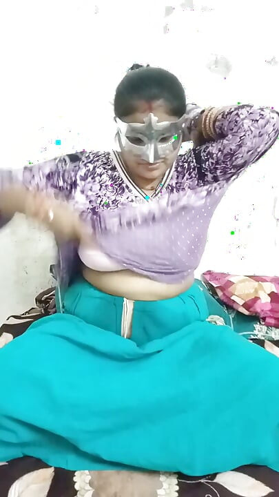 desi bhaartiy bhaabhi