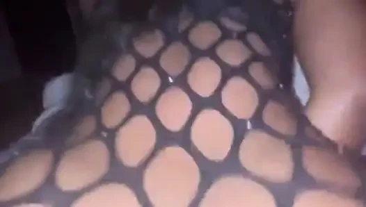 Siyah üvey kız kardeşini sikiyor ve amının içine boşalıyor