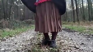 Ormanda yürüyüşe çıkmak için boniche kıyafetle bölüm 2