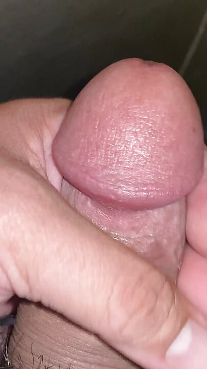 Velho Fodendo Meu Prepúcio - Aproveitando o Pau Não Circuncidado - Gozando no Pau Não Circuncidado