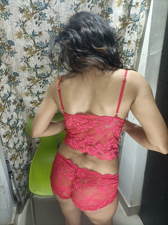 Beutiful girl showing boobs
