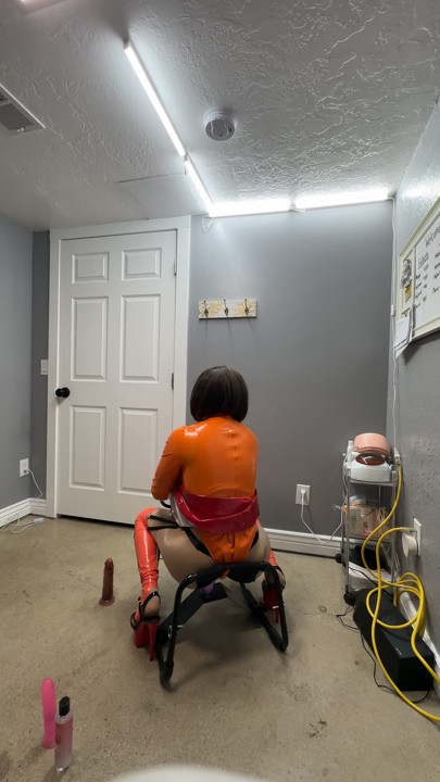 Hot Velma riding her favorite chair huge tits big ass | Clip 2