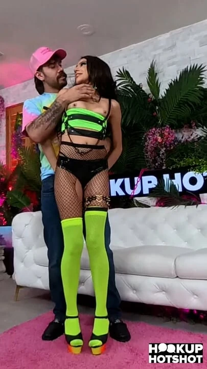 Die brünette hime marie liebt es, von nade nasty in den arsch gefickt zu werden!