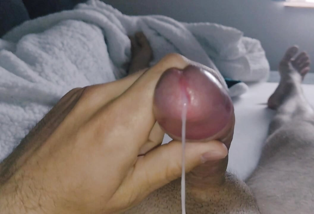Sabah ereksiyonlarını seviyorum, her zaman güzel, zonklayan bir CUMSHOT ile bitiriyorum